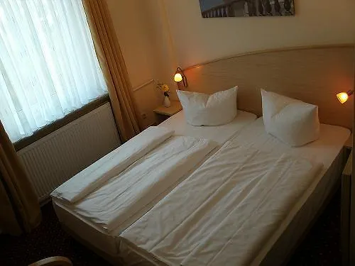 Hotel Plaza Hamburg Moorfleet 3*
