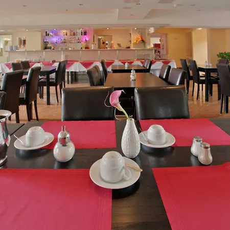 מלון Plaza Hamburg Moorfleet 3*